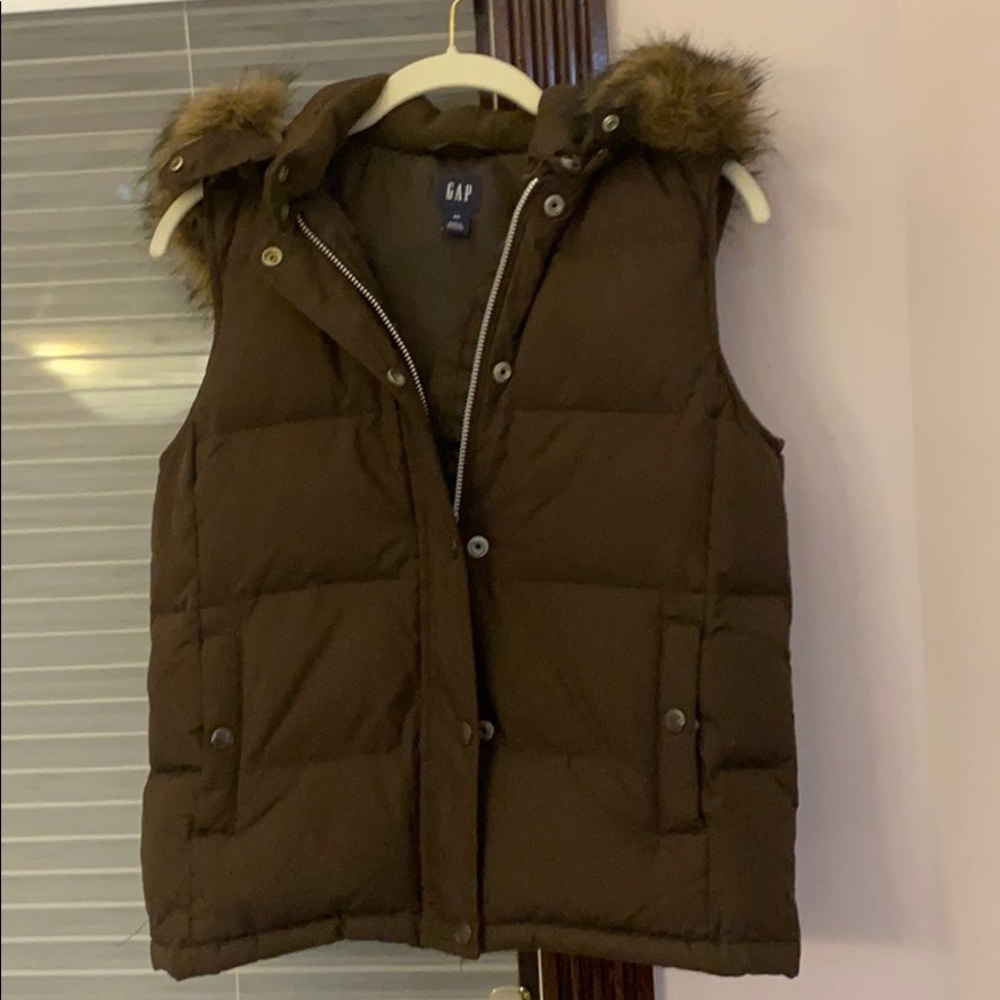 Gap puffer vest